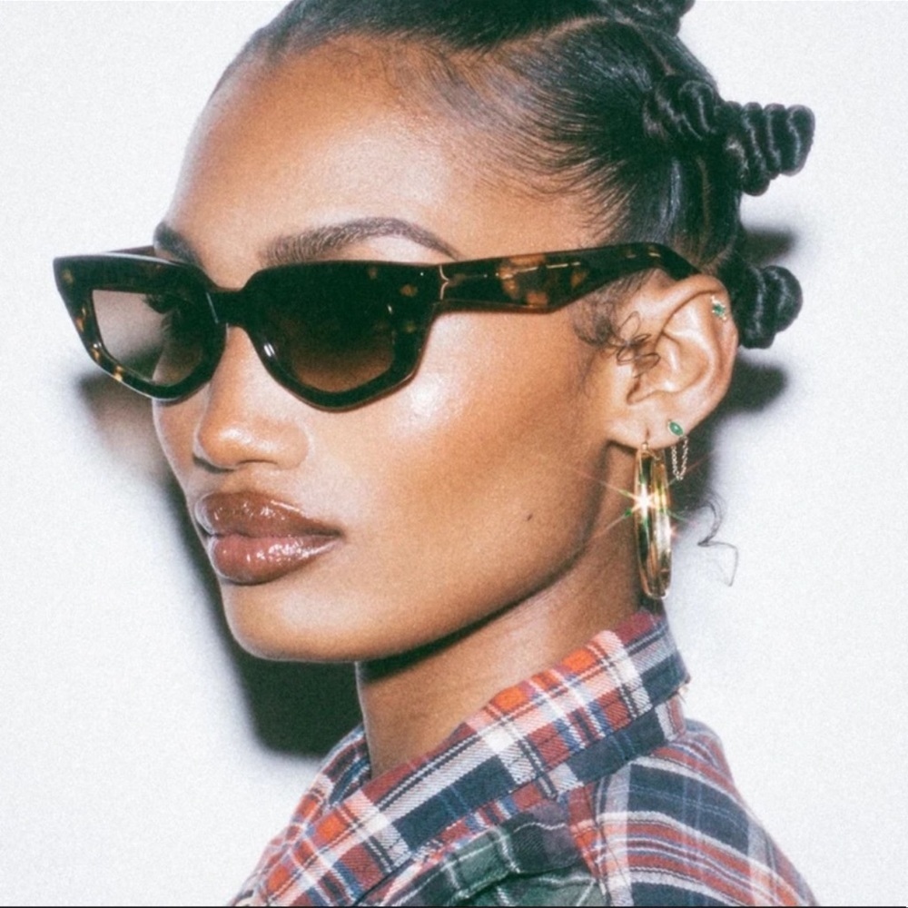 DEZI “On Read” Tortoise Shell Shades